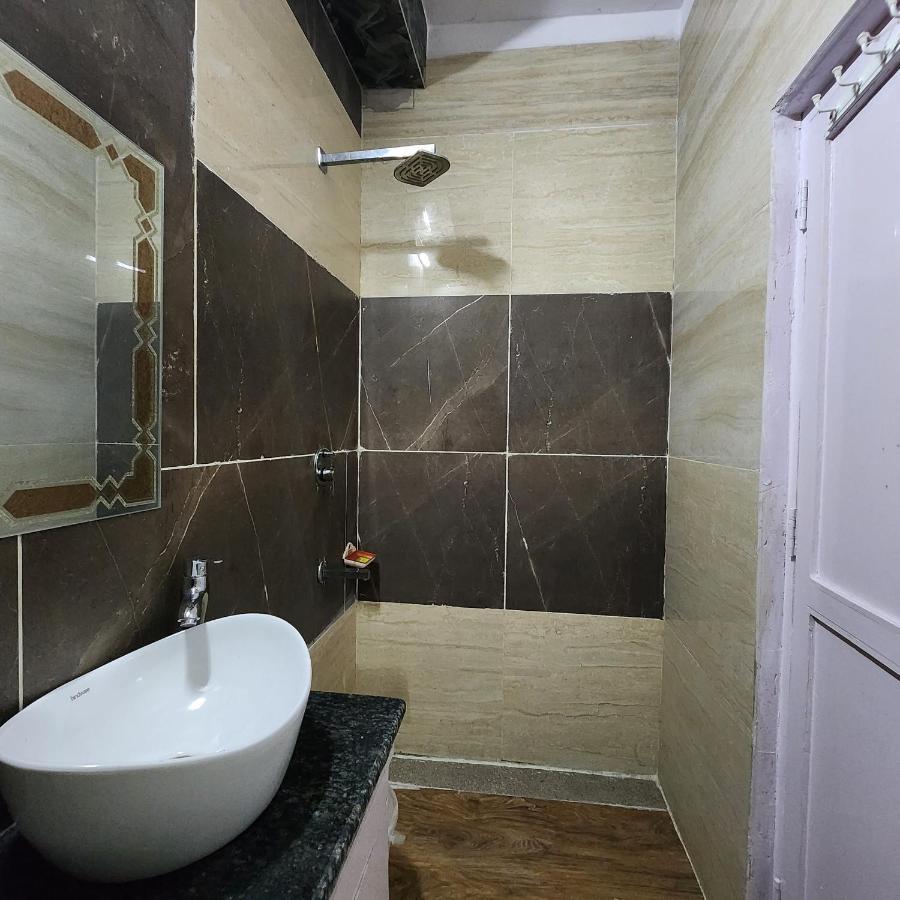 Hotel Royal Afghan Yeni Delhi Dış mekan fotoğraf